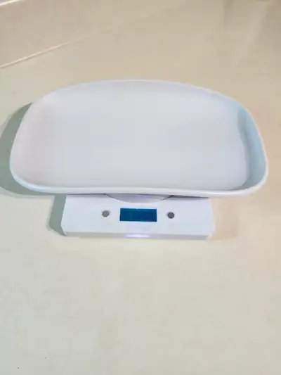 Capacity; 10kg / 1g digital small pet weigh scale for newborn pets. Requires 2AA batteries included....