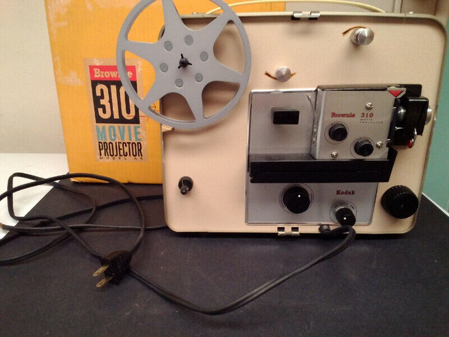 Brownie 310 Movie Projector, Metal Case in Cameras & Camcorders in Oakville / Halton Region - Image 2