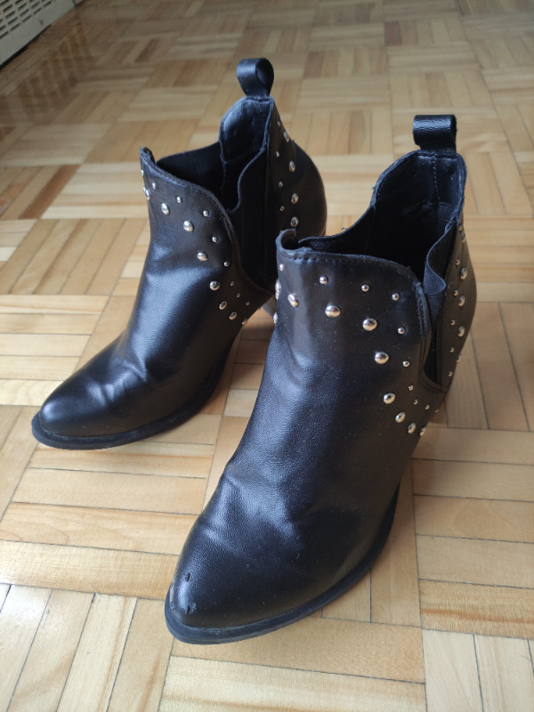 Black women boots with studs, size 8 in Women's - Shoes in Ottawa - Image 2