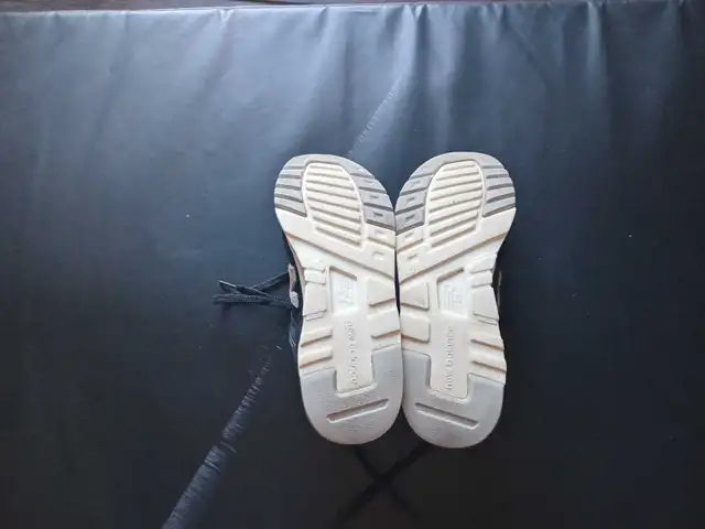 men's sneakers in Men's Shoes in Edmonton - Image 4