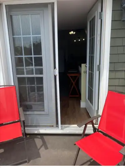 Third Floor Apartment Style Room. King bed, twin bed. Private Bathroom. $1000 rent + $1000 DD. Every...