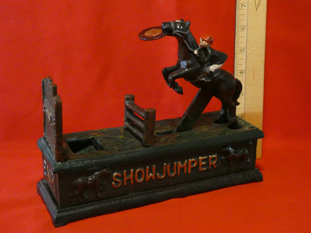 Piggybank Hunter Show Jumper cast iron Vintage in Arts & Collectibles in St. Catharines - Image 3