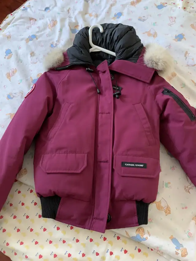 Canada goose in Women's - Tops & Outerwear in City of Toronto - Image 3