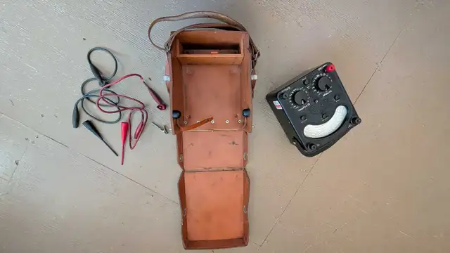Vintage Universal AvoMeter MK2, Leads, Leather Case in General Electronics in Kamloops - Image 8