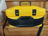 CURTIS AM/FM RADIO COOLER BOX WITH HEADPHONES