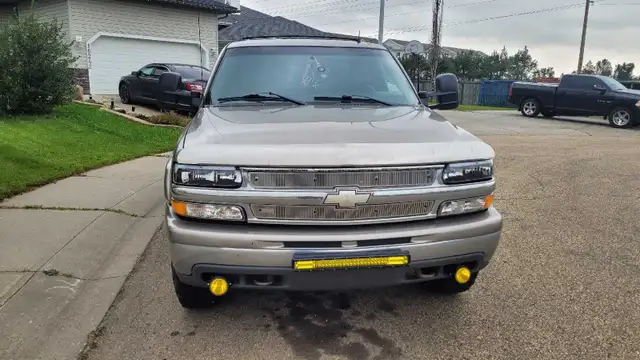 2002 suburban 566535291677583361
