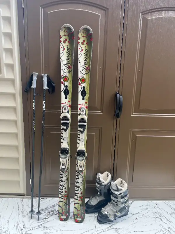 Beautiful 158 Dynastar ski  . Boots. Poles in Ski in Markham / York Region - Image 2