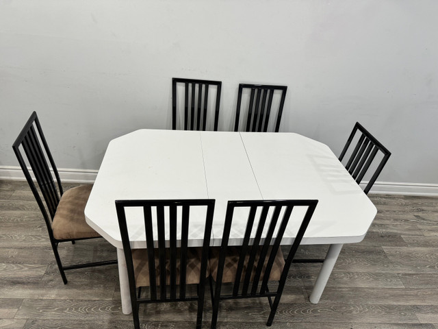 DINING TABLE  in Dining Tables & Sets in Mississauga / Peel Region - Image 2