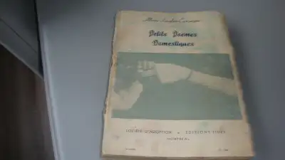 Livre de PETITS POÈMES DOMESTIQUES de l'auteur ALBERTE LANGLAIS- CAMPAGNA,de l'année 1942. Ce livre...