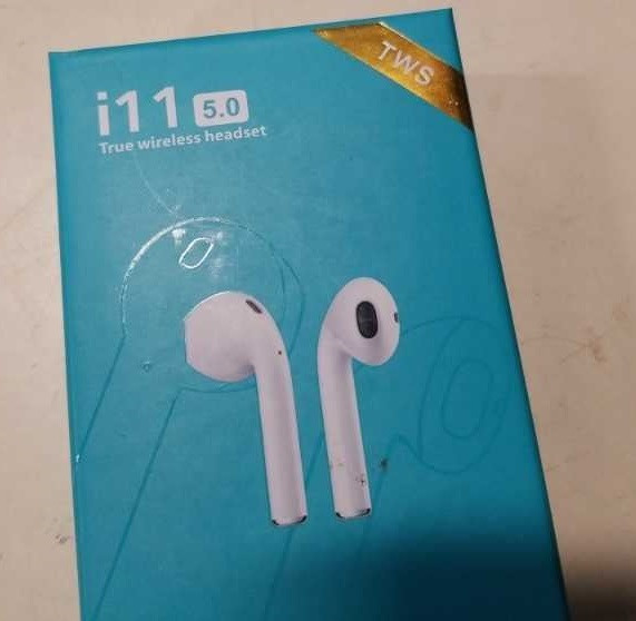 New I 11 true Wireless 5.0 earbuds with charger case in Cell Phone Accessories in Burnaby/New Westminster - Image 3