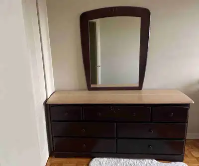 commode en bonne état avec du vrai bois et 7 tiroirs , View more