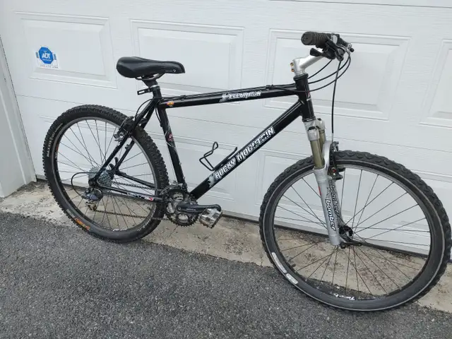 Tuned up Rocky mountain elevation aluminum bicycle (19.5" frame) in Mountain in Ottawa - Image 2