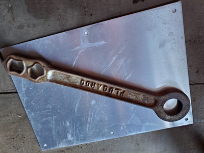 Cool old oilfield valve wrench. Plugaroo "Frank Wheatley Corp." Shows good age. Would make a great w...