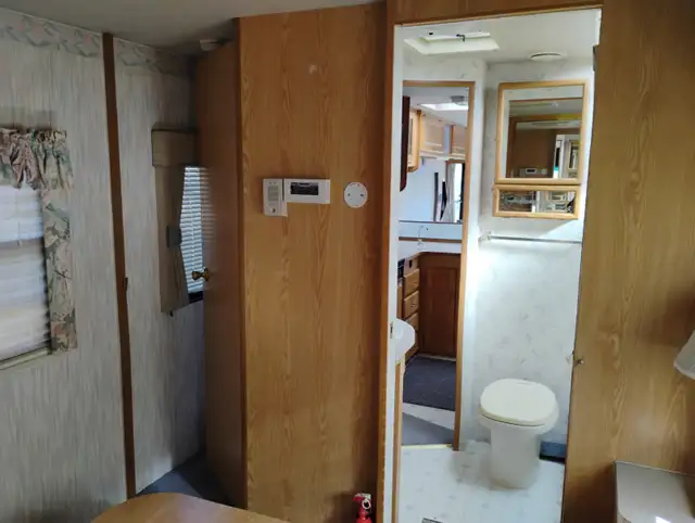 1995 Thor Residency Class A Gas 35’ Motorhome in RVs & Motorhomes in Charlottetown - Image 7