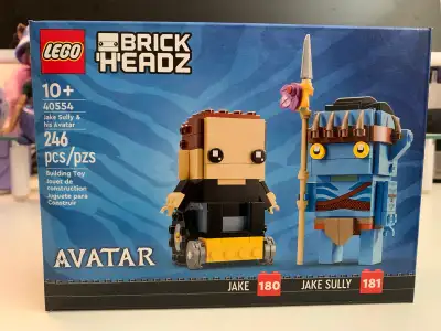 Build Jake Sully and his Avatar with this LEGO BrickHeadz set, number 40554, featuring 246 pieces fo...