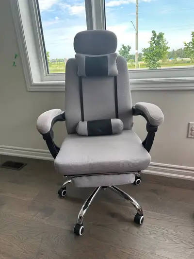 Office chair with foot rest