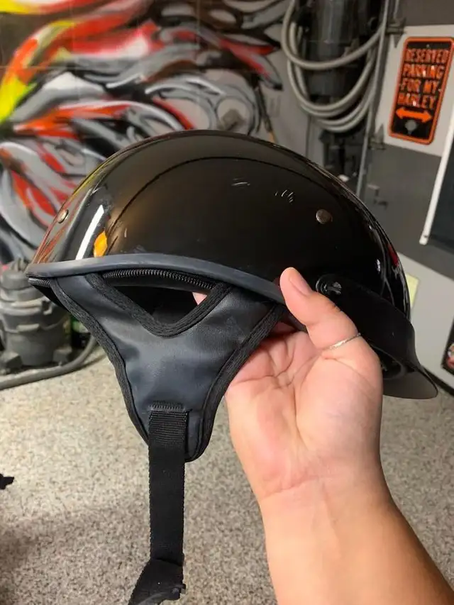 CASQUE DE MOTO AVEC VISIÈRE ET CACHE-OREILLES in Motorcycle Parts & Accessories in Longueuil / South Shore - Image 3