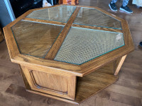 Table de salon octogonale en bois sur roulettes 