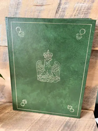 Plongez dans l'époque napoléonienne avec cet exquis Atlas De La Grande Armée, mettant en vedette Nap...