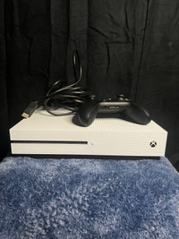 Xbox One 1TB  + Controller + Cords