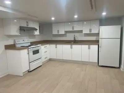 Large, Modern, 2 Bdrm Apt, with Parking, Toronto Beaches Area