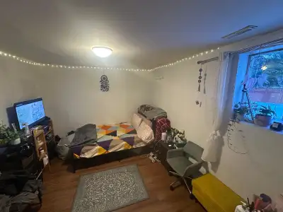 Main floor studio Unit for rent! 1 Large Bedroom, one kitchen & one full washroom! Private entrance!...