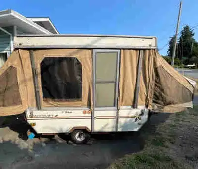 StarCraft. 17’ Venture. Towes easily.