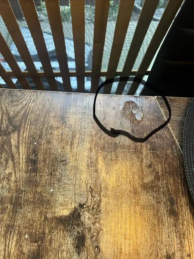 Dining Table in Dining Tables & Sets in Sarnia - Image 5