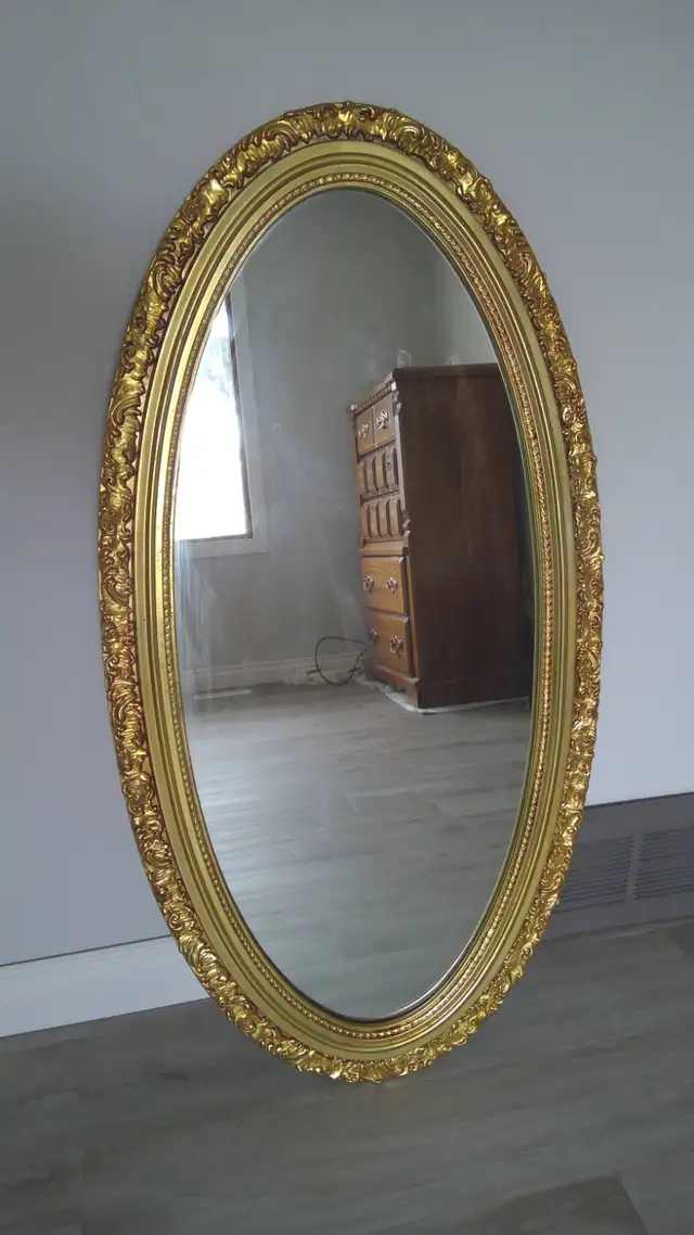 Oval Mirror - gold colour trim in Home Décor & Accents in Red Deer - Image 6