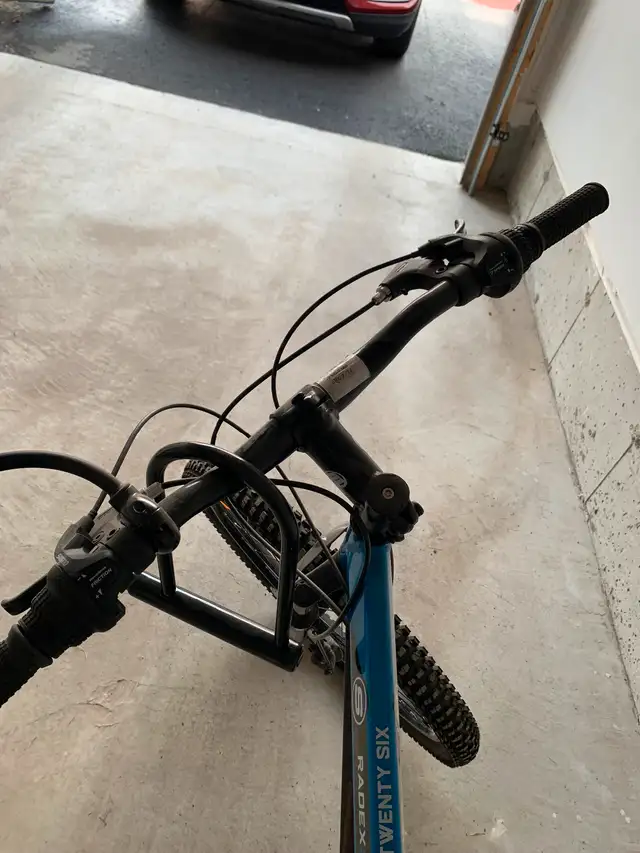 Bicycle and attachments in Road in Kawartha Lakes - Image 6