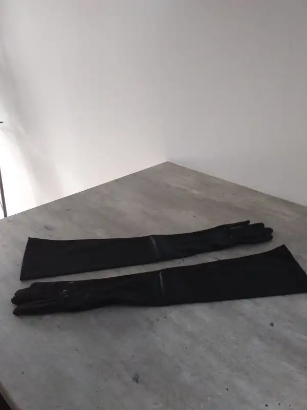 Gants de soirée/graduation pour femme in Women's - Dresses & Skirts in Drummondville - Image 2