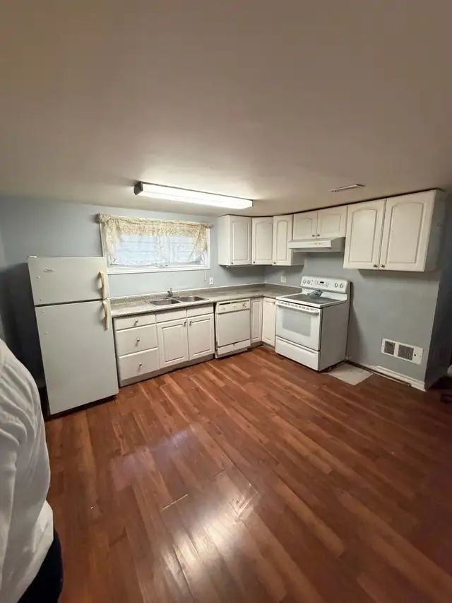  two bedroom basement apt in Long Term Rentals in City of Toronto - Image 5