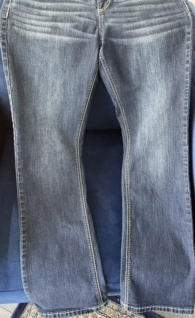Maurices Boot Cut Low Rise Women’s Jeans; Embellished Pockets in Women's - Bottoms in Calgary - Image 4