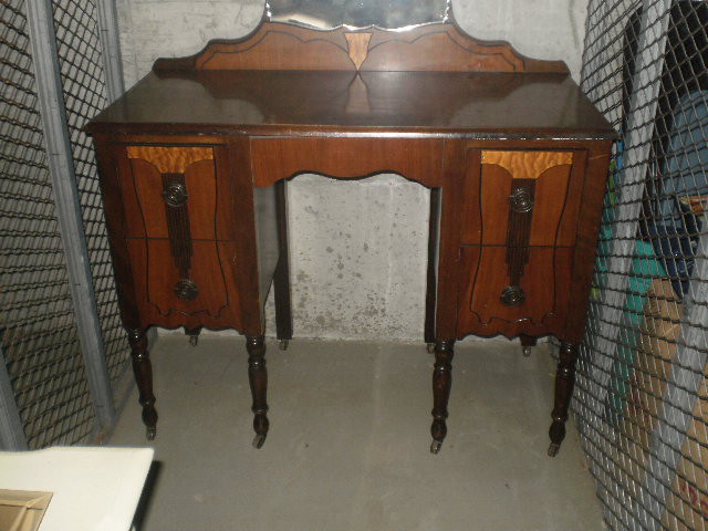 antique make up  desk in Arts & Collectibles in City of Montréal