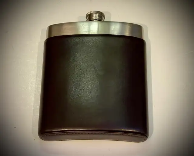 Pottery Barn Leather Flask and Pottery Barn Leather Shot Glasses in Kitchen & Dining Wares in Kitchener / Waterloo - Image 7