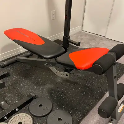 Selling my Weider incline bench, it’s in good used condition and still solid. Great for dumbbell or...