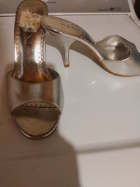 Guc rampage silver slipon heels sz 8