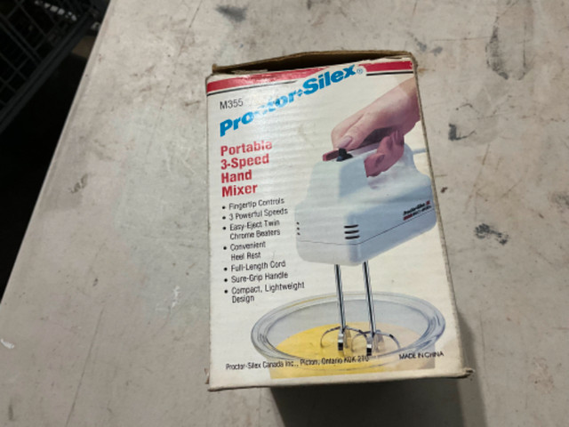 Proctor silex hand mixer new $10.00 in Processors, Blenders & Juicers in Bedford