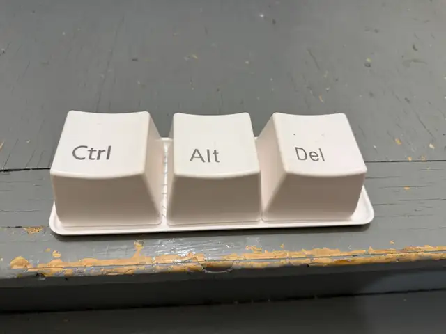 3pc White Ceramic Mug Tray - Tea & Coffee Fans Ctrl+Alt+Del in Other in Markham / York Region - Image 5
