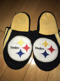 Steelers slippers size 7-8 kids 