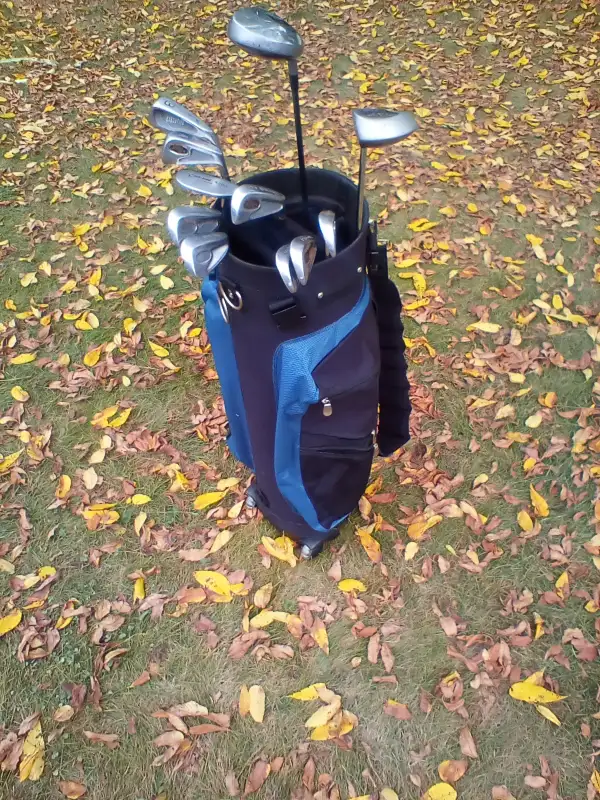 Golf clubs Spalding RH in Golf in Sarnia - Image 3