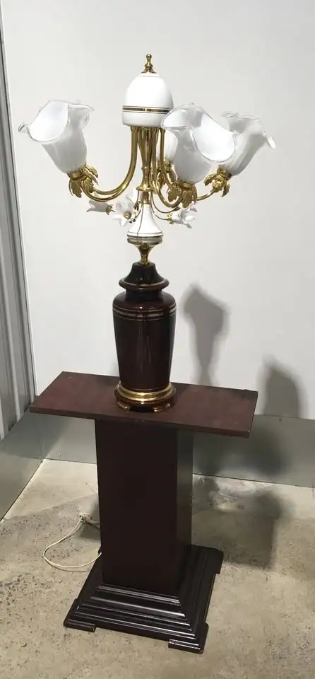Mid Century White Italian Murano Glass Tulip Table Lamp - $280 in Indoor Lighting & Fans in City of Montréal - Image 11