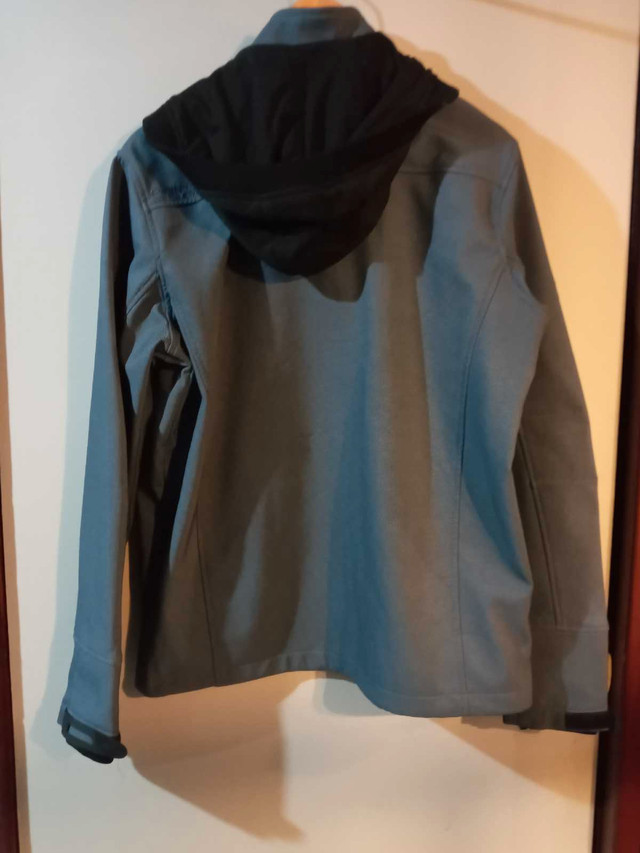 Manteau point zero de printemps pour femme, grandeur small  dans Femmes - Hauts et vêtements d'extérieur  à Laval/Rive Nord - Image 2