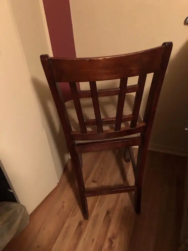  1 chaise haute 24 po, en bois pour set de cuisine ou comptoir in Dining Tables & Sets in Longueuil / South Shore - Image 4