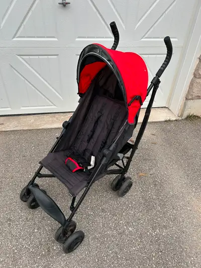 Summer brand collapsible umbrella stroller with retractable sun shade and cargo pouch underneath. Pe...