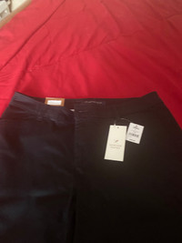 Ladies Bermuda shorts.  Size 6