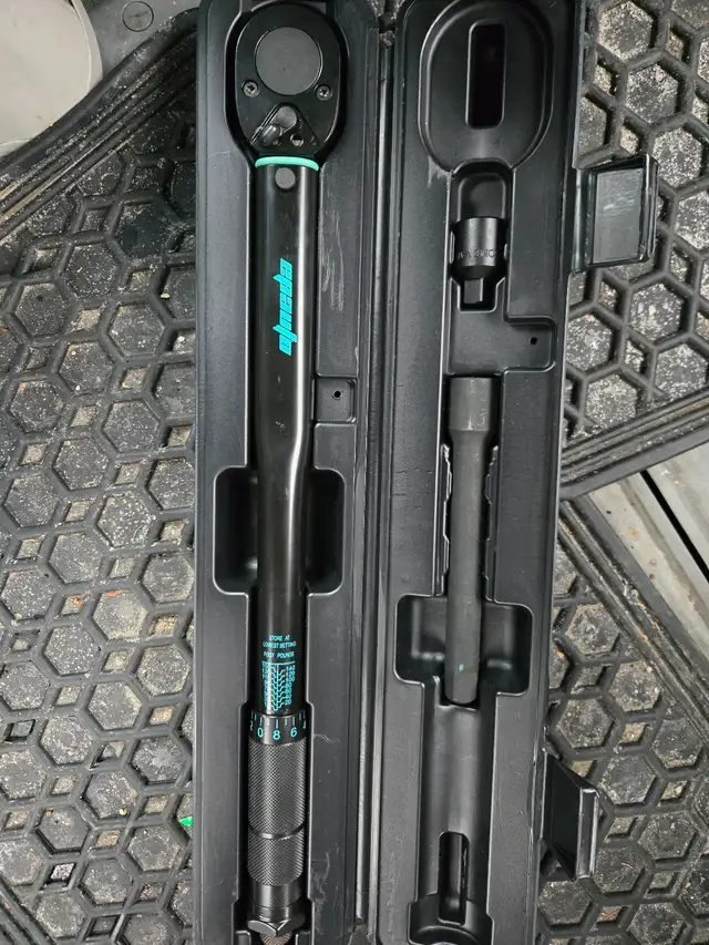 ¼" & ⅜" Torque Wrench Set in Hand Tools in City of Toronto - Image 3