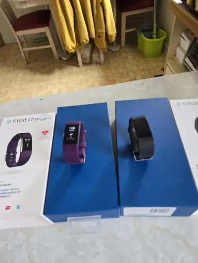 2 montres fit Bit 2 avec moniteur de fréquence Vends ou Échange, View more