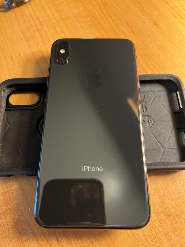 iPhone XS Max  in Cell Phones in Leamington - Image 4