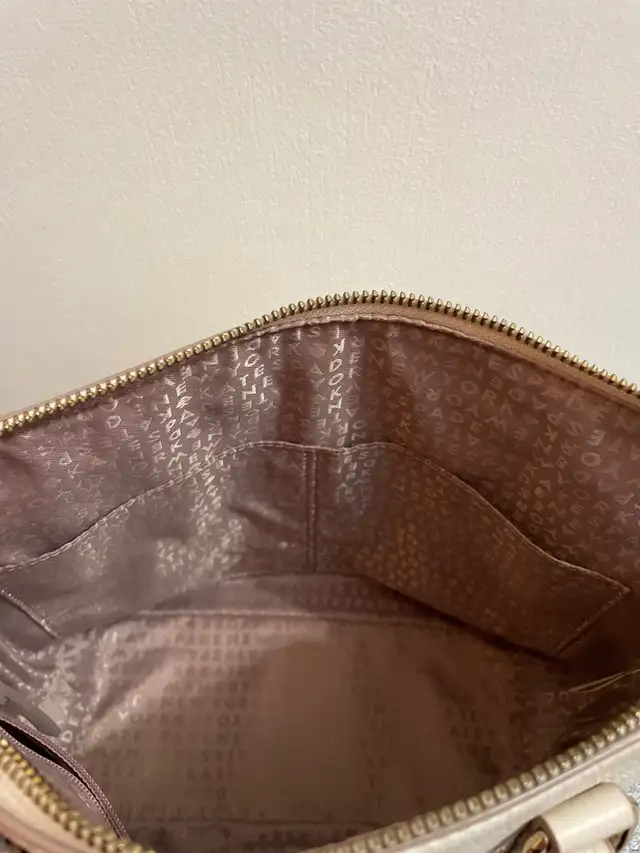 Kate Spade Cream Leather Purse in Women's - Bags & Wallets in Kitchener / Waterloo - Image 5